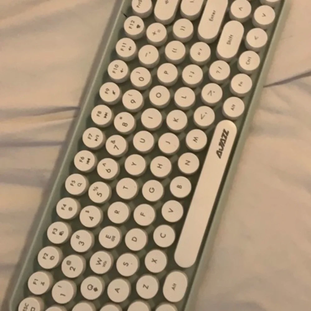 NWOT Mint Bluetooth Keyboard